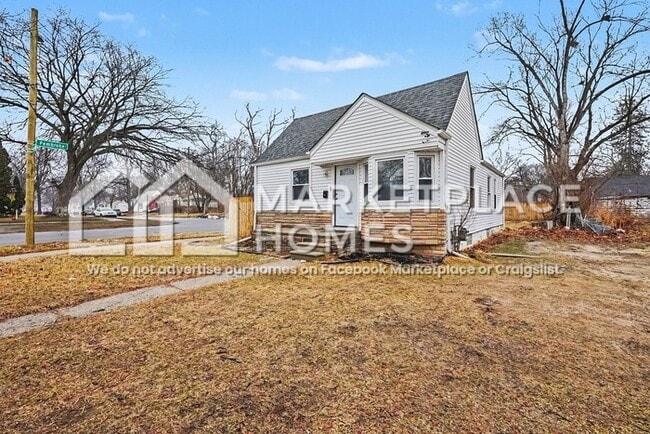 Photo - 19818 Fenmore St