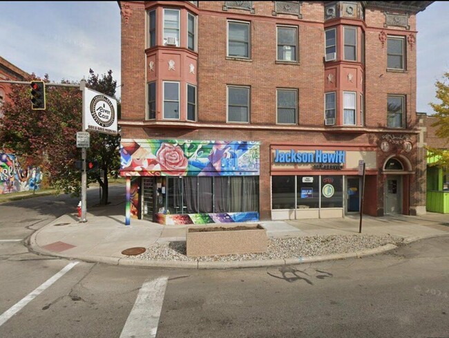 Photo - 601 Main St