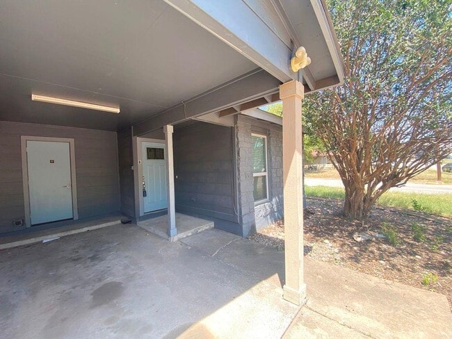3411 Lynridge Dr