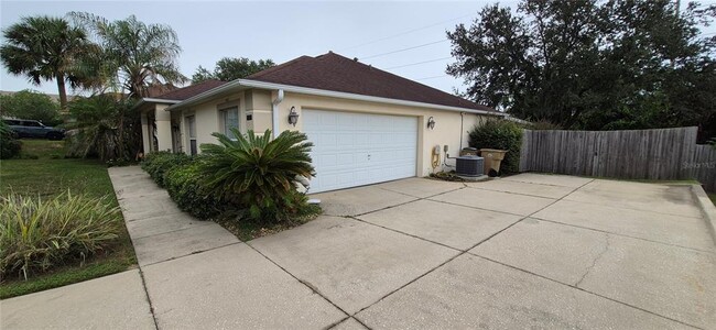 10037 Crenshaw Cir
