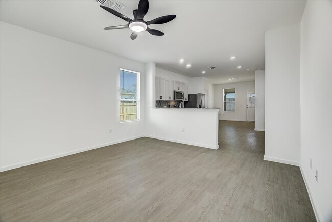Photo - 519 Louis Ln
