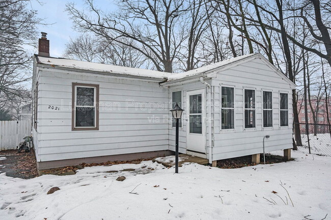 Building Photo - 2021 Academy St