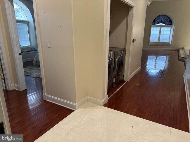 Photo - 4 N Pearl St