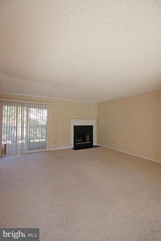 Building Photo - 1543 Lincoln Way Unit 201