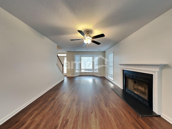 Photo - 5918 Highland Grove Dr