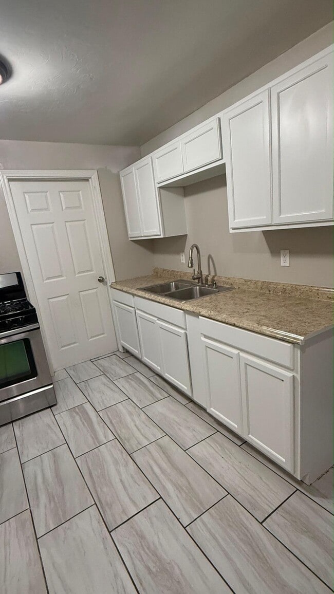Photo - 105 SW 43rd St