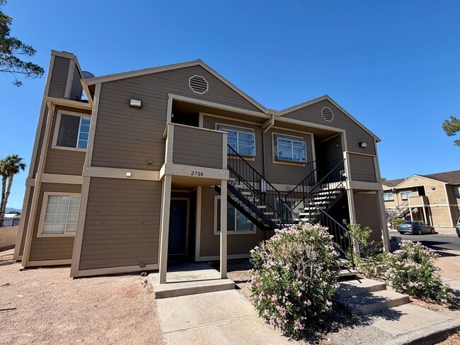 Building Photo - 2 bedroom condo in gated community Unit A