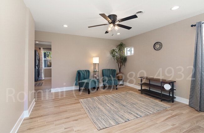 Sala de estar - 7528 Catalpa Ave