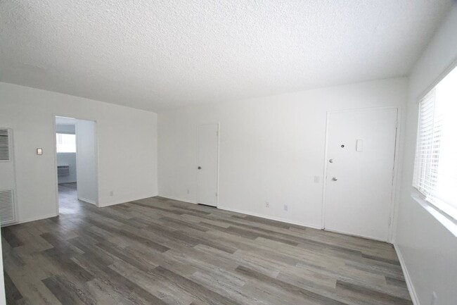 Photo - 10847 Kling St Unit 03