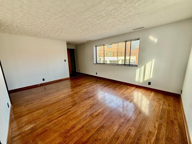 Photo - 293 E Whittier St