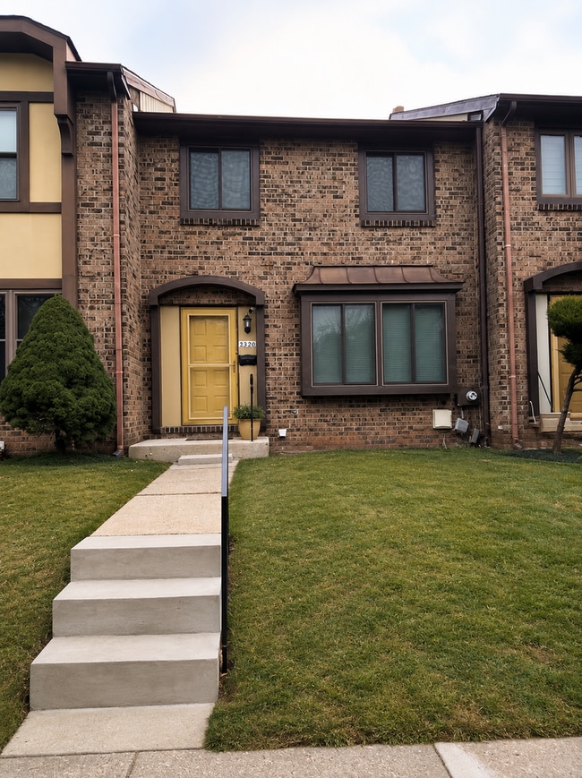 Building Photo - Village Shires Townhome completely Renovated 3 Beds 1.5 Bath Available 9/1