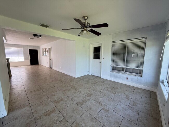 Photo - 224 Tamoshanter Dr