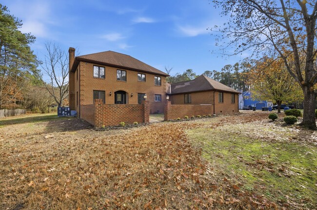 Building Photo - Gorgeous home in Poquoson.