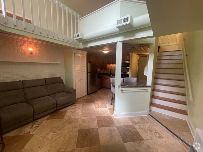 Building Photo - Elegant, Modern 1 Bedroom Condo in Crane P...