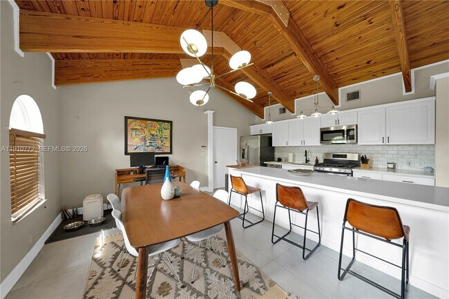 Photo - 18900 Belview Dr