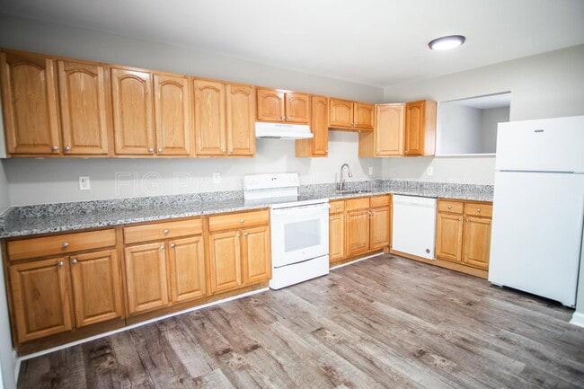 Photo - 108 Louella Dr