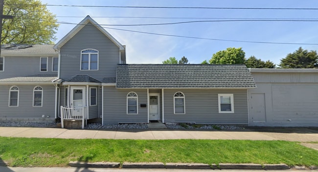Building Photo - 602 W 5th St Unit 4