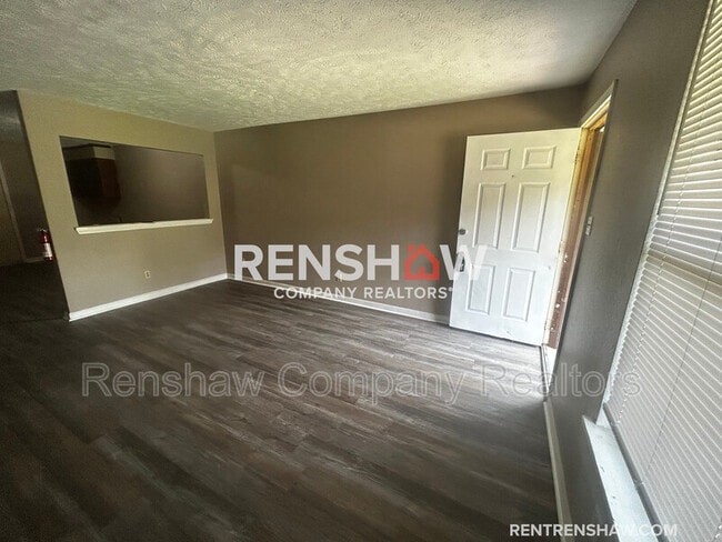 Photo - 181 Lealand Ln