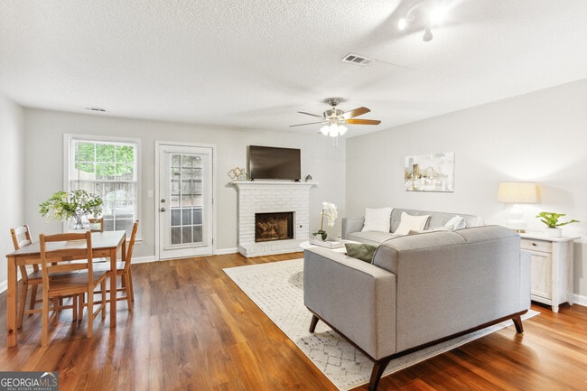 Photo - 1166 Magnolia Way SE