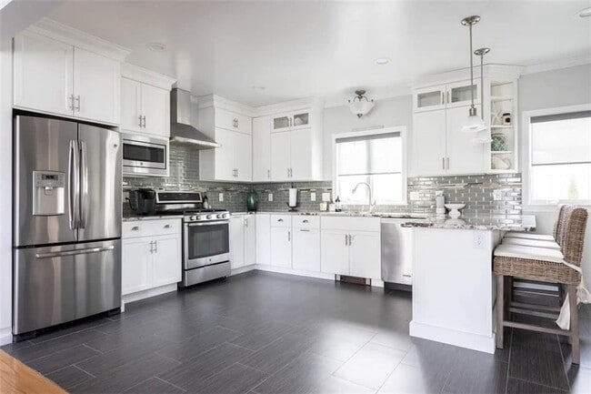 4 Vaughan Ave