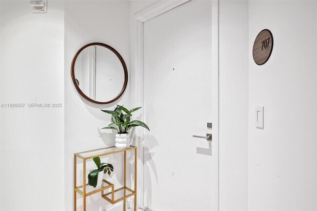 Photo - 650 NE 32nd St Unidad 707