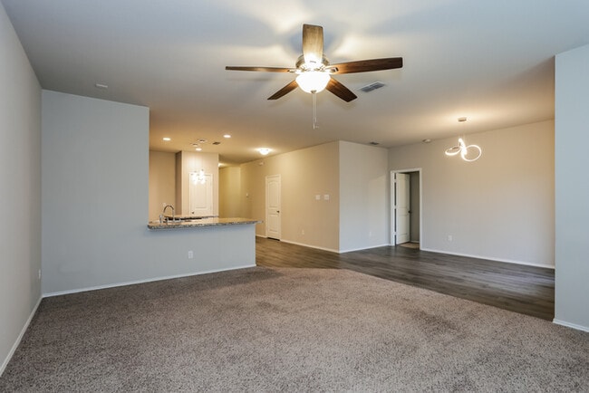 Photo - 202 Shetland Ct