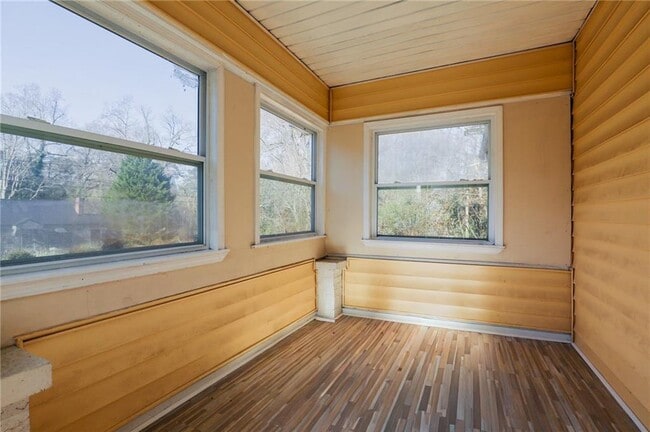 Photo - 2878 Humphries Dr SE