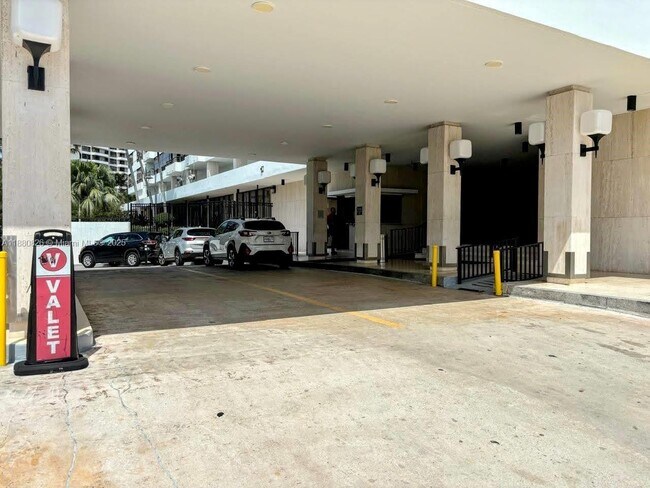 Photo - 500 Three Islands Boulevard Unidad 808