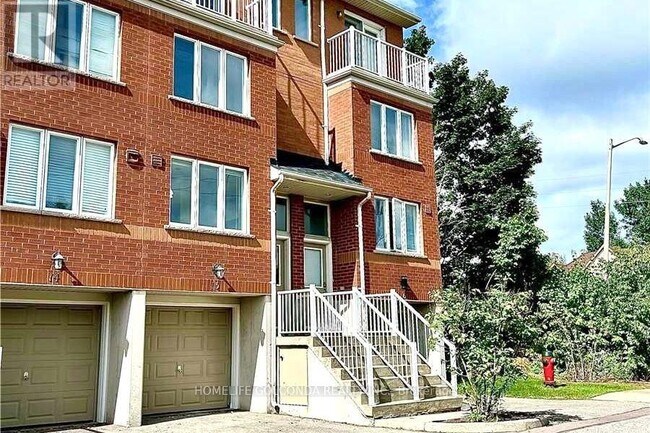 Photo - 21 Elgin Mills Rd W