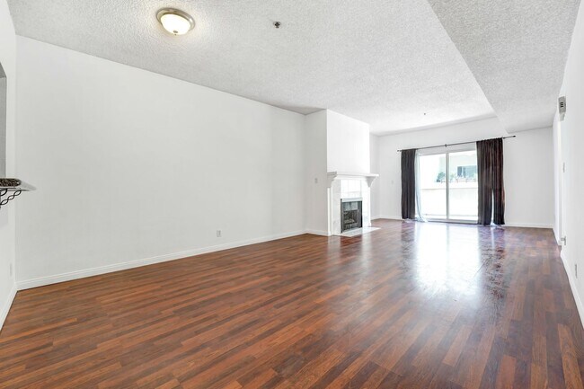Photo - One Bedroom Condo in Montrose/Glendale
