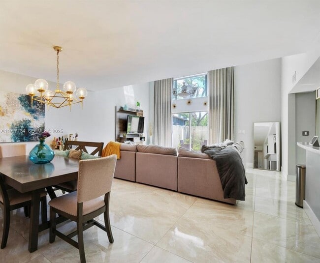 Building Photo - 550 NW 210th St Unit 102-29