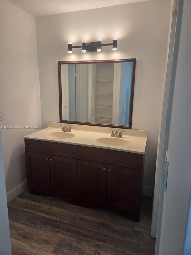 Photo - 307 Lakeview Dr Unit 202