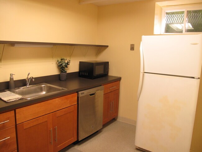 315 Thurston Ave Unit terrace