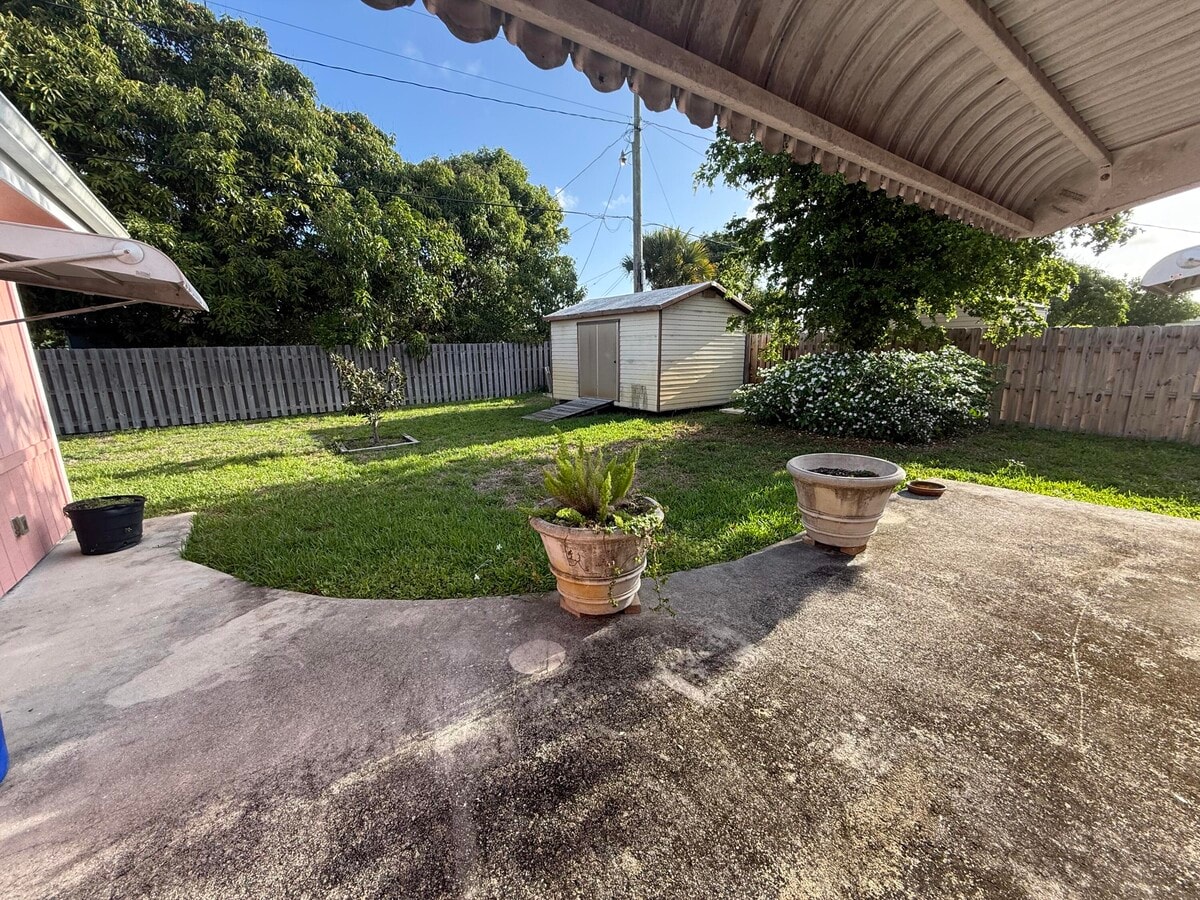 Photo - 817 Elm Rd