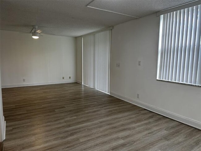 Photo - 6300 NW 2nd Ave Unidad 103