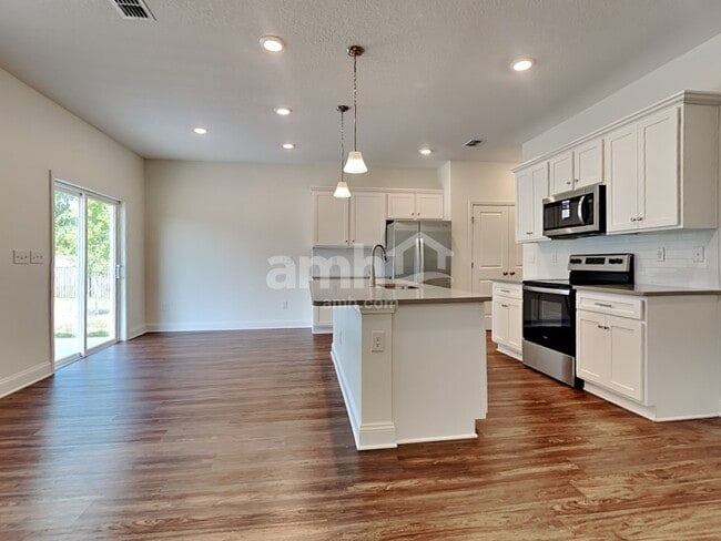 Photo - 215 Onate Cir