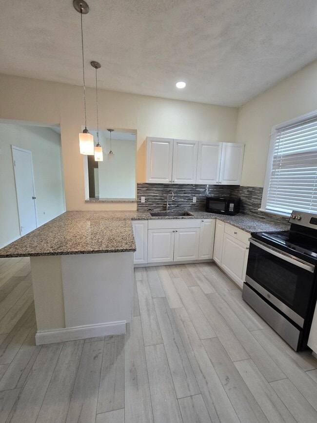 Photo - CHARMING 2 BEDROOM 1 BATH APARTMENT HOME - $500 OFF FIRST MONTH RENT!