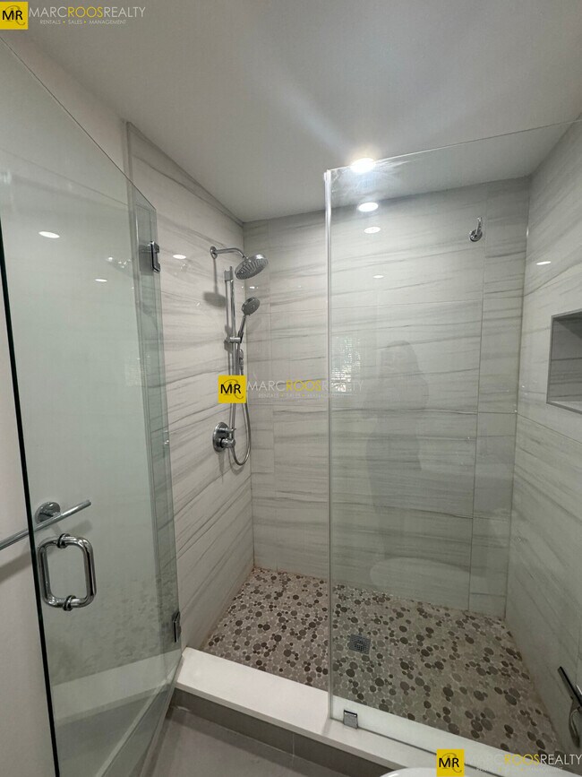 Photo - 531 Newbury St