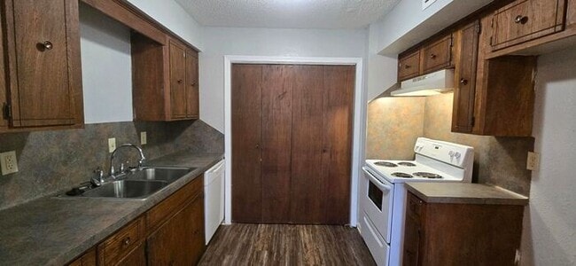 Photo - Available Now! 2 Bedroom 1 Bath Townhome i...