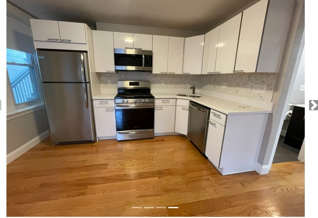 Building Photo - 118 Berkshire St