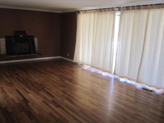 Photo - 466 S 300 E
