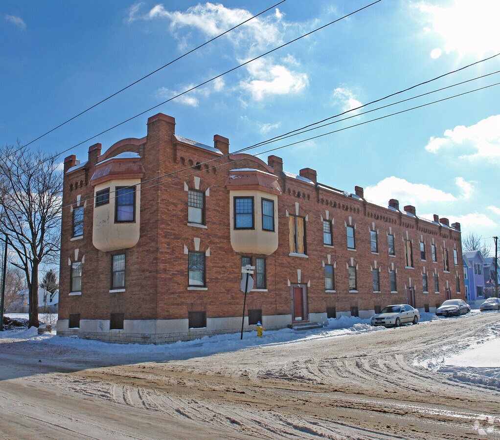 Photo - 6-14 Mcclure St Apartments