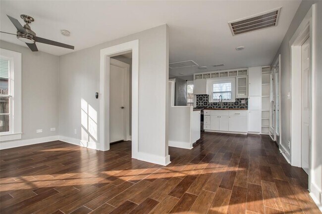 Photo - 4500 Avenue H