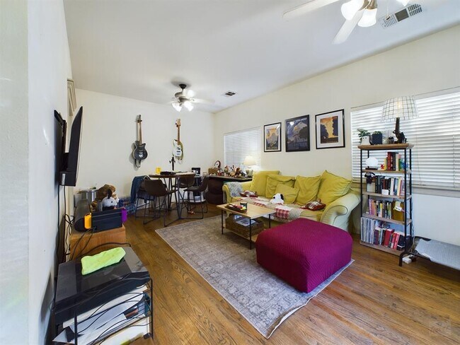 Photo - 2833 San Pedro St