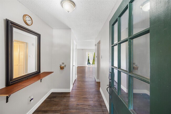 Building Photo - 8233 Kingsbrook Rd Unit True