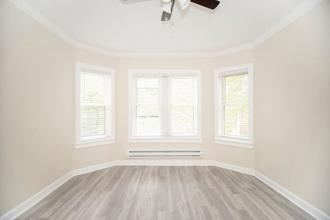 Photo - 646 W Roscoe St