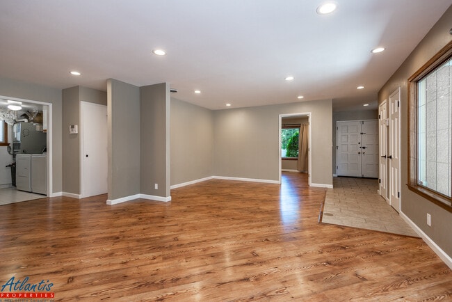 Photo - Heatherstone Way / Village Ct Unidad Heatherstone