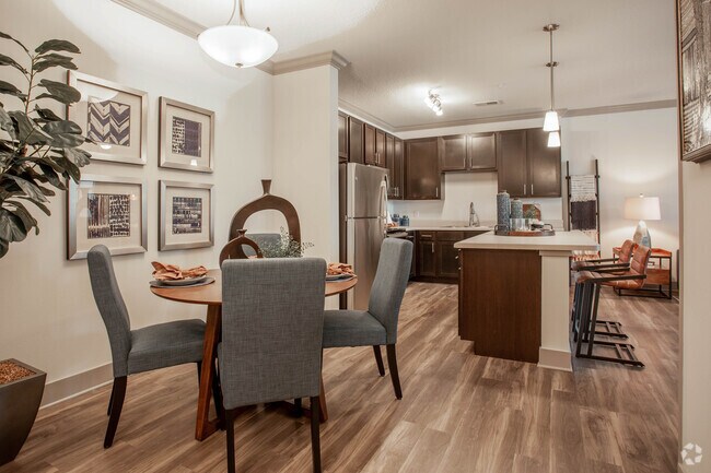 1BR, 1BA - 934SF - B - Dining Room