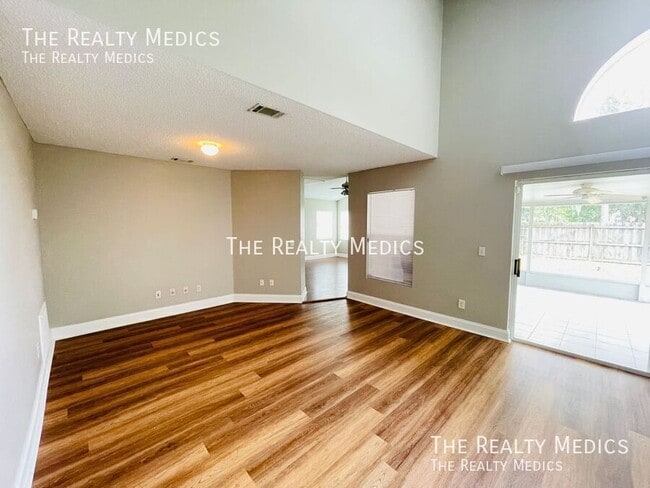 Photo - 719 Meadowside Ct