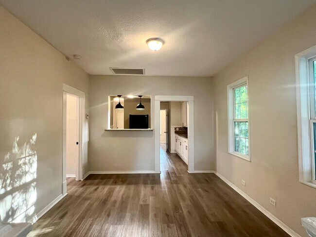 Photo - 106 Regina St